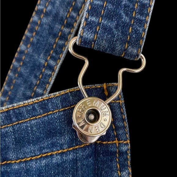 Love Tree Denim-NWOT women’s large. Medium wash. Side button. Nice distressing! - Picture 4 of 15